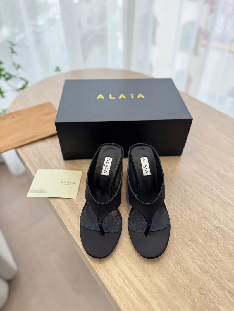 Vibrant Alaia Sandals 10715