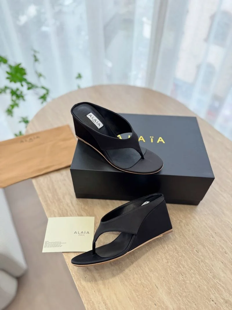 Vibrant Alaia Sandals 10715