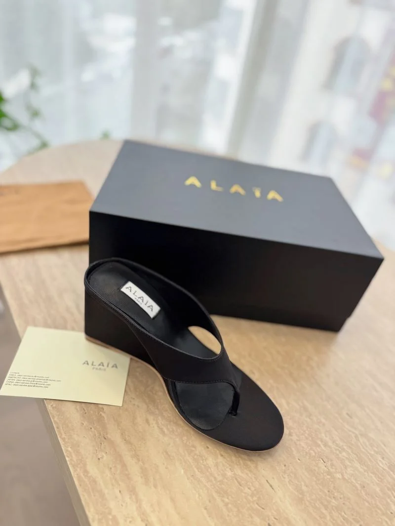 Vibrant Alaia Sandals 10715
