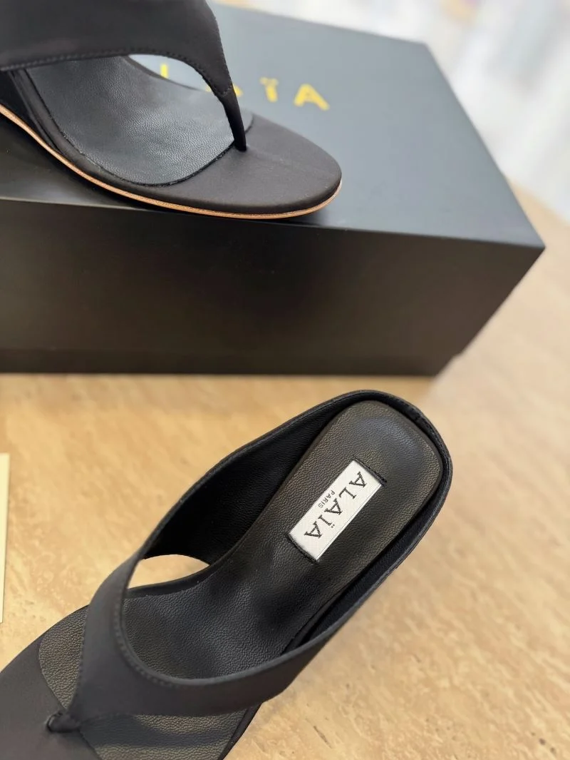 Vibrant Alaia Sandals 10715