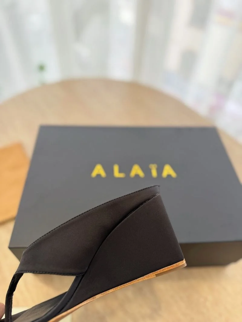 Vibrant Alaia Sandals 10715