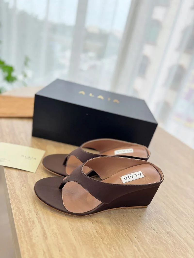 RelaxedFit Alaia Sandals 10709