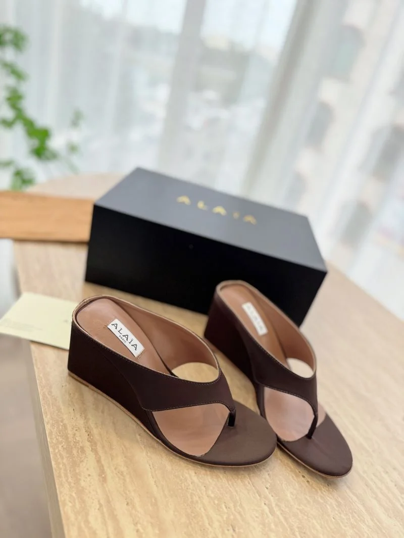 RelaxedFit Alaia Sandals 10709