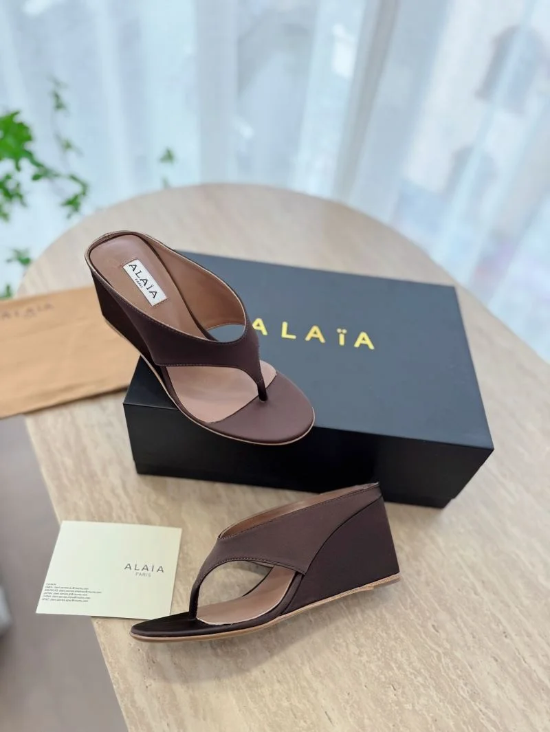 RelaxedFit Alaia Sandals 10709