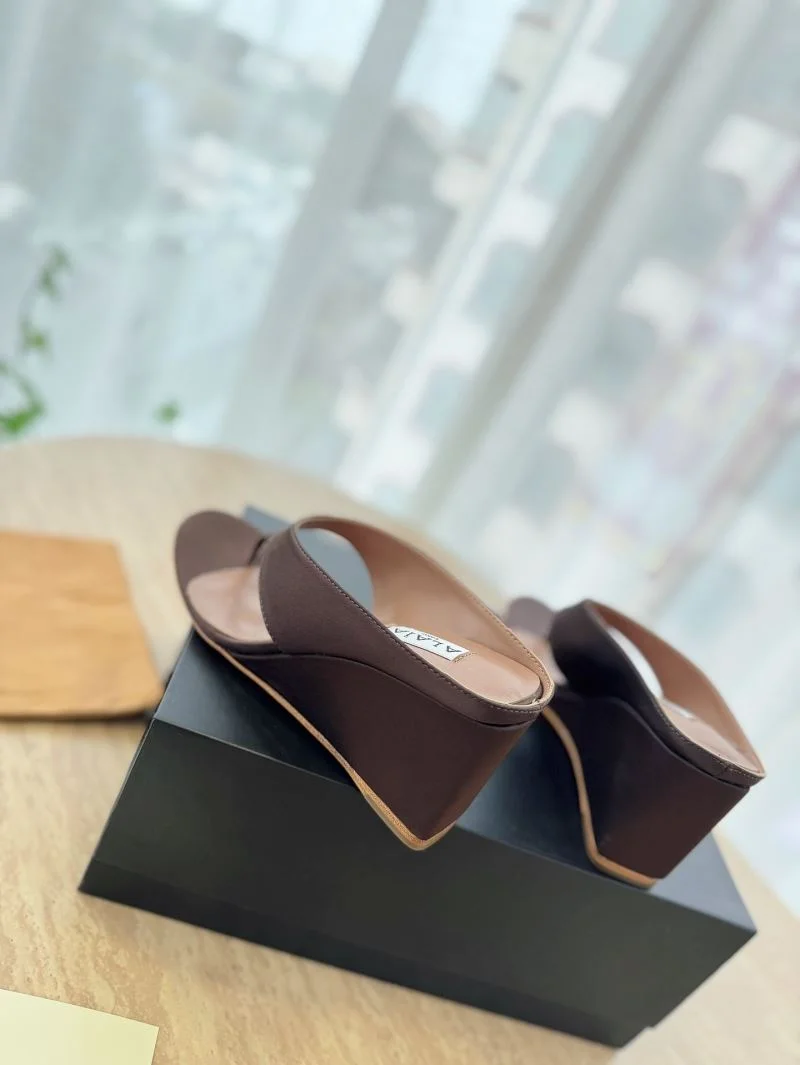 RelaxedFit Alaia Sandals 10709