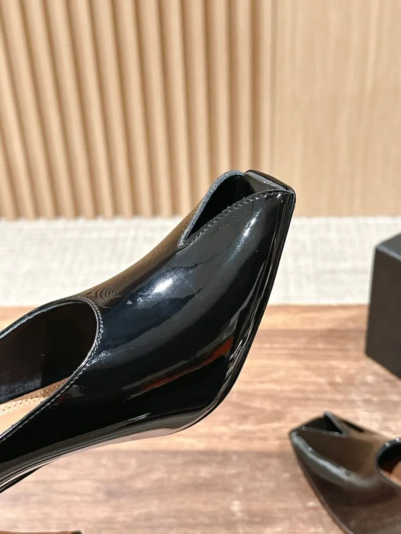 Alaia Sandals TravelReady 7028