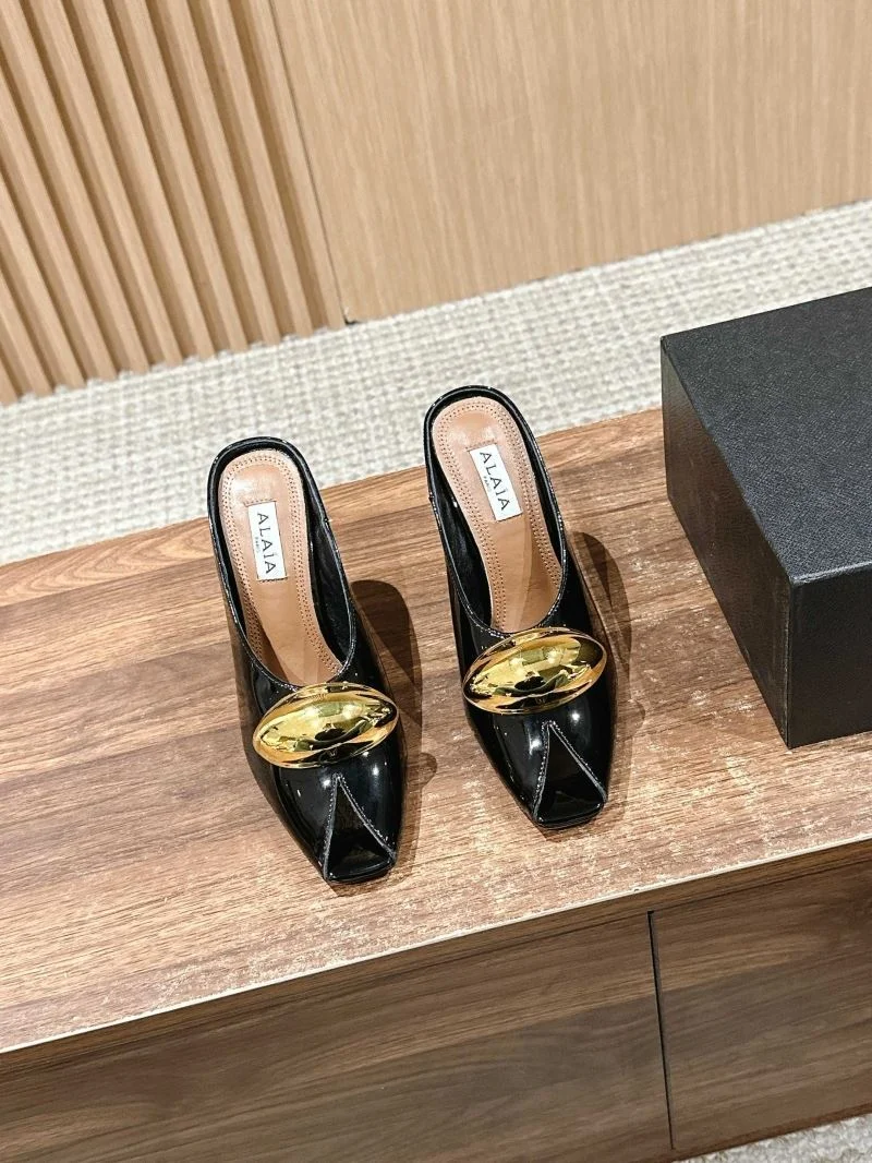 Alaia Sandals UrbanStyle 7010