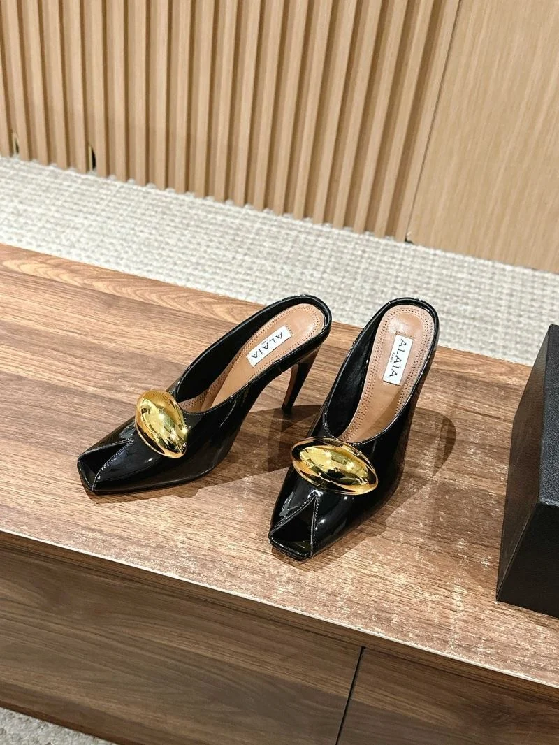 Alaia Sandals UrbanStyle 7010