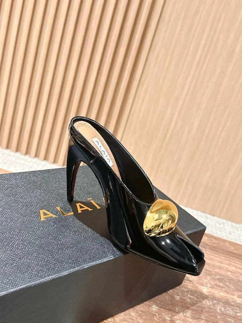 Alaia Sandals UrbanStyle 7010