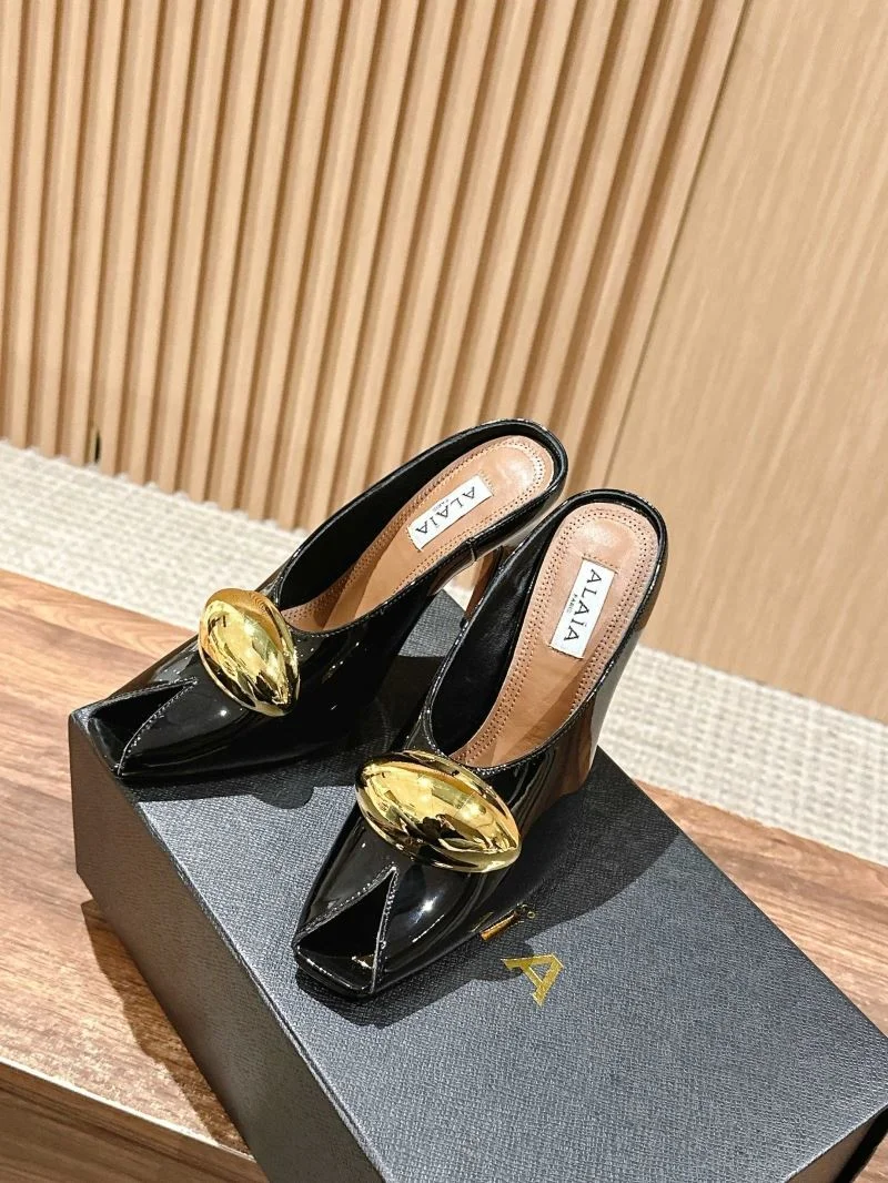 Alaia Sandals UrbanStyle 7010