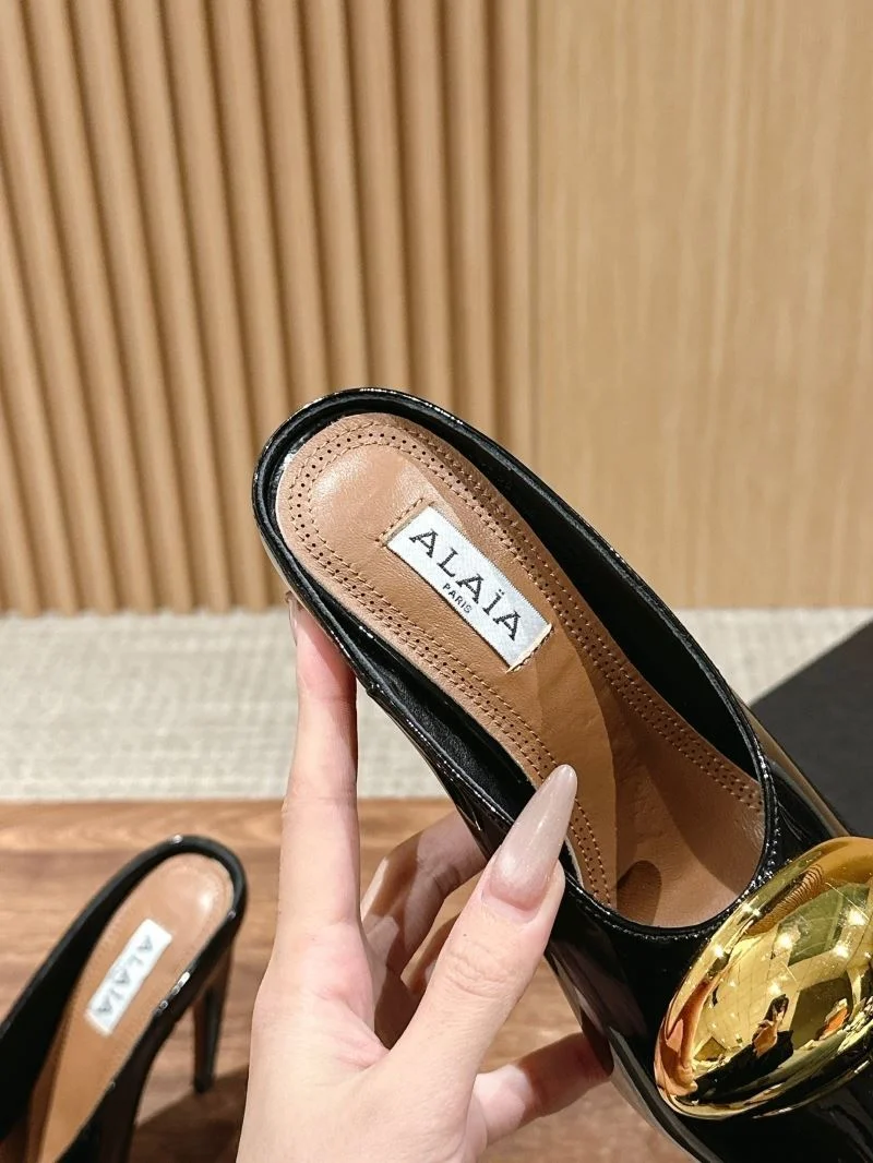 Alaia Sandals UrbanStyle 7010