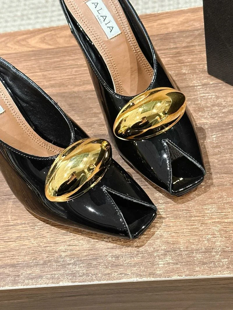 Alaia Sandals UrbanStyle 7010
