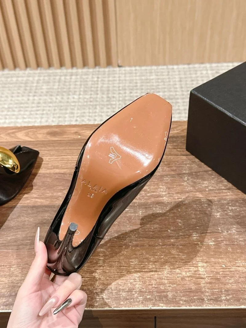 Alaia Sandals UrbanStyle 7010