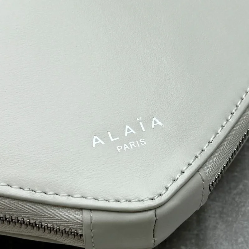 Versatile Alaia Satchel Bags 55828