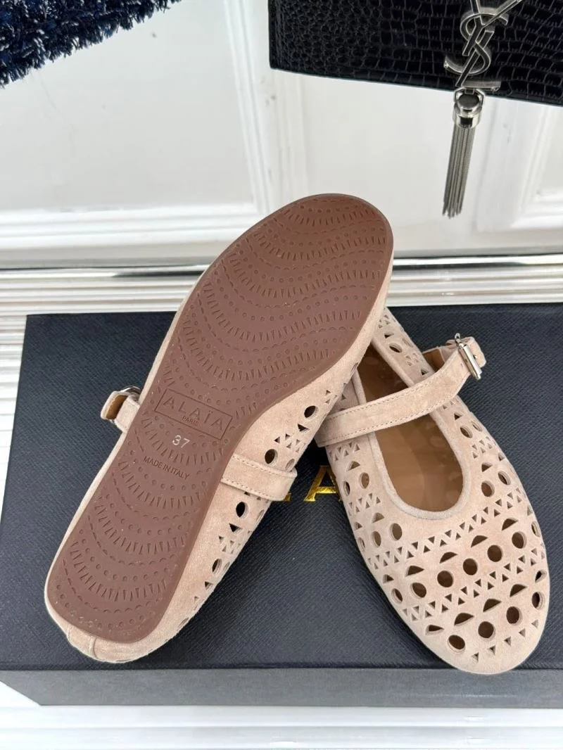 Snug Alaia Shoes 8532