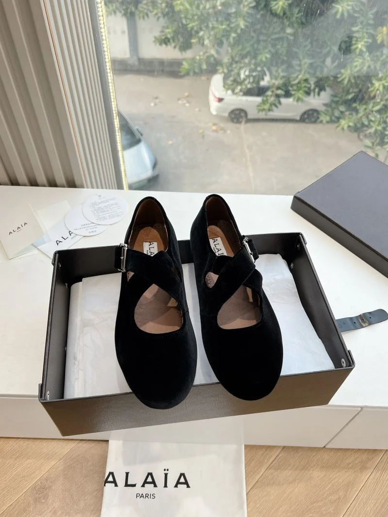 UrbanChic Alaia Shoes 8510