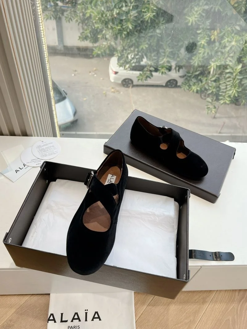 UrbanChic Alaia Shoes 8510