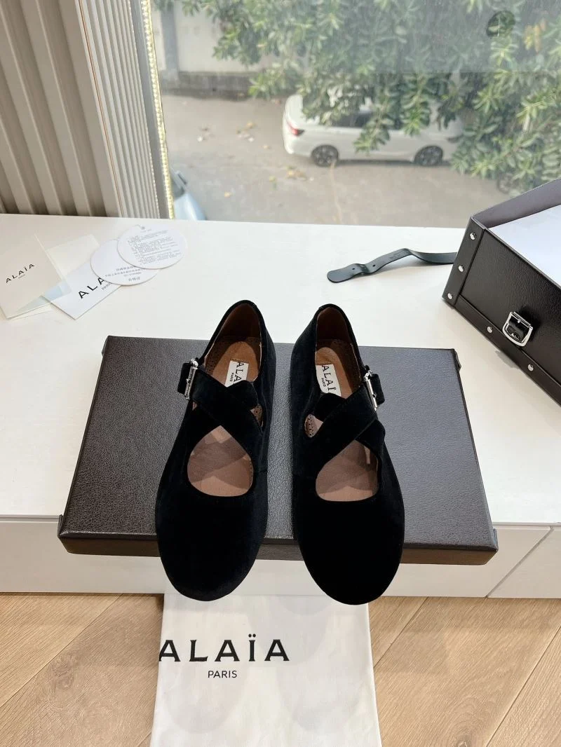 UrbanChic Alaia Shoes 8510