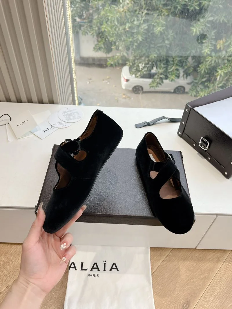 UrbanChic Alaia Shoes 8510