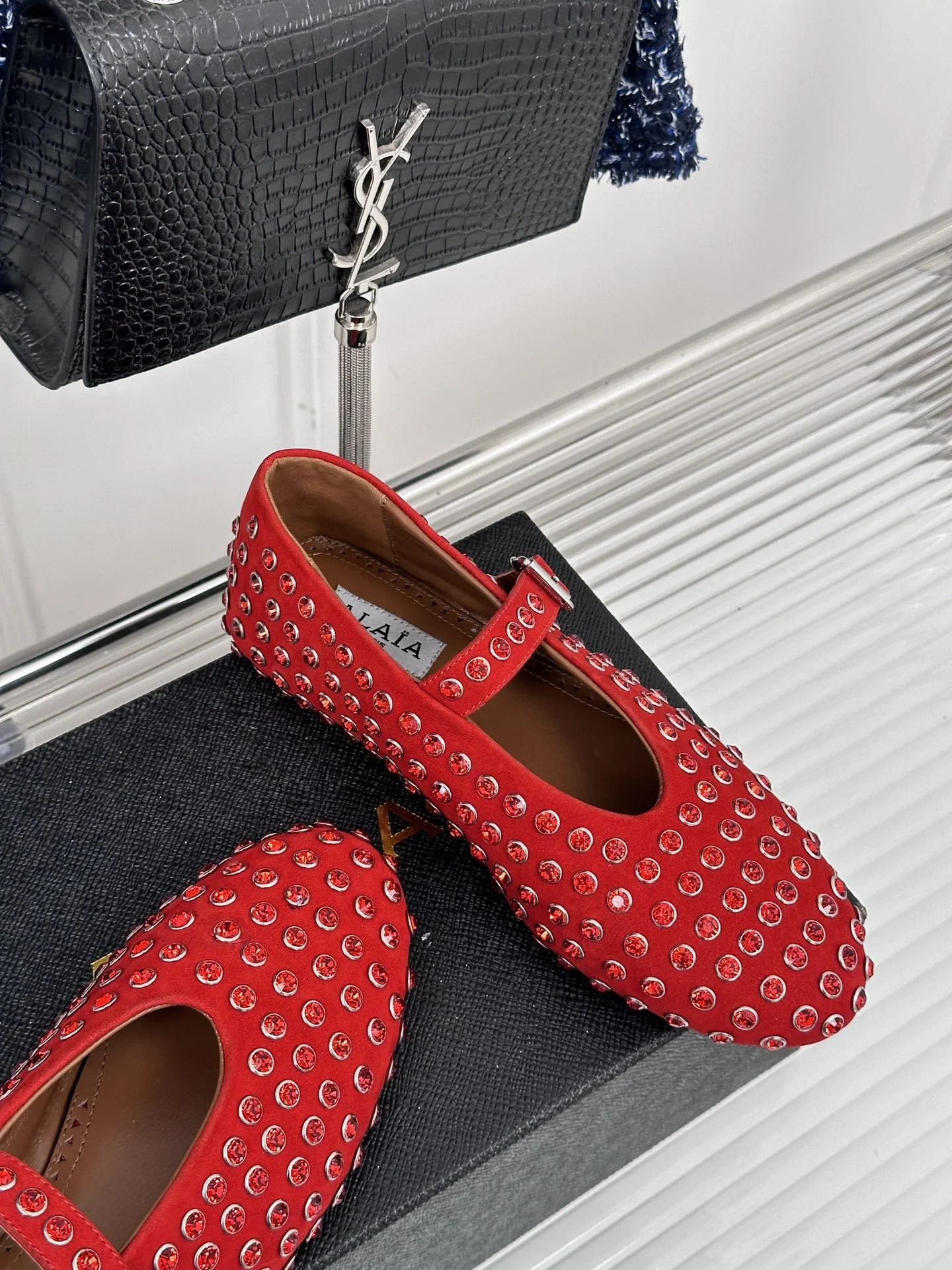 Alaia Shoes TravelReady 8519