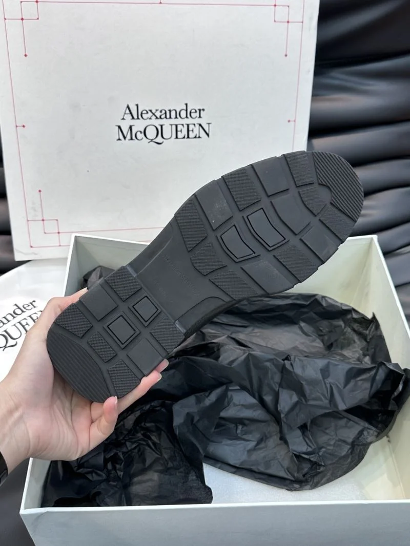 Alexander Mcqueen Boots Snug 16331