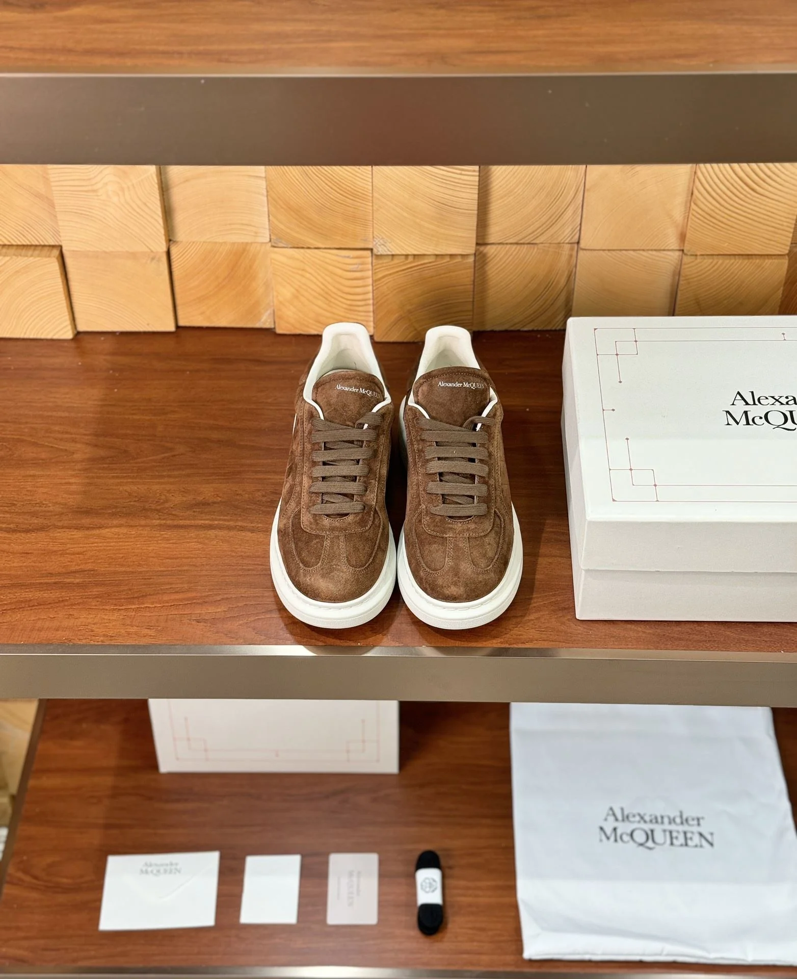 Alexander Mcqueen Low Shoes Sleek 16393
