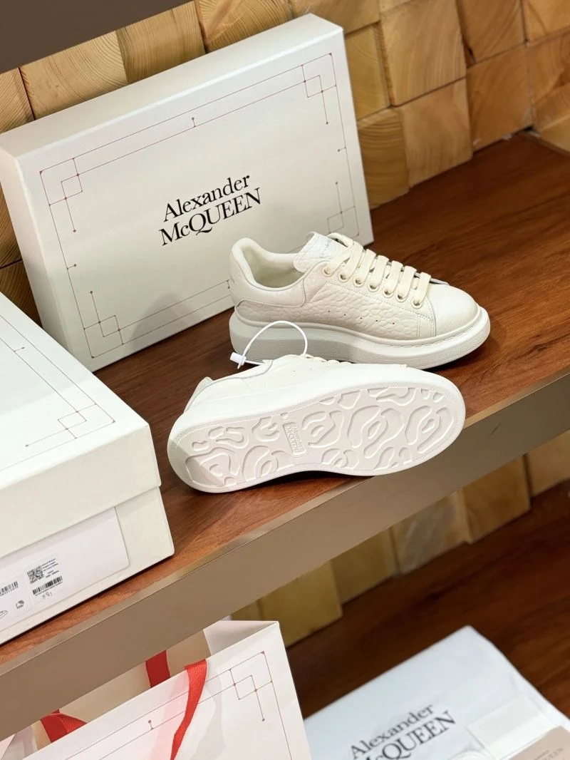 Alexander Mcqueen Low Shoes Resilient 16477