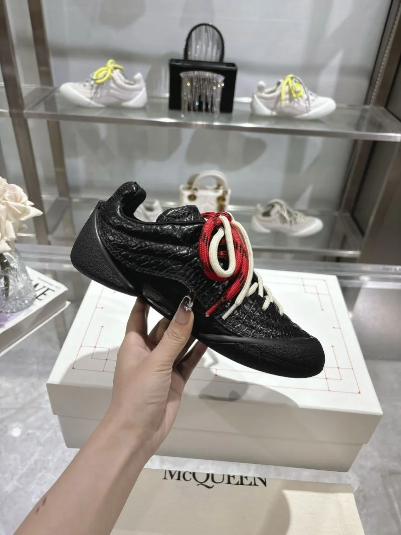 WellDesigned Alexander Mcqueen Low Shoes 16406