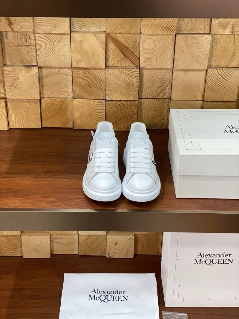 Alexander Mcqueen Low Shoes Efficient 16570