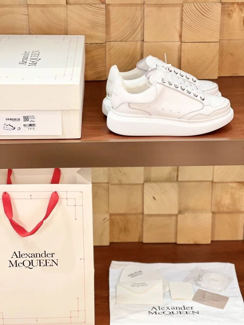 Alexander Mcqueen Low Shoes Classic 16376