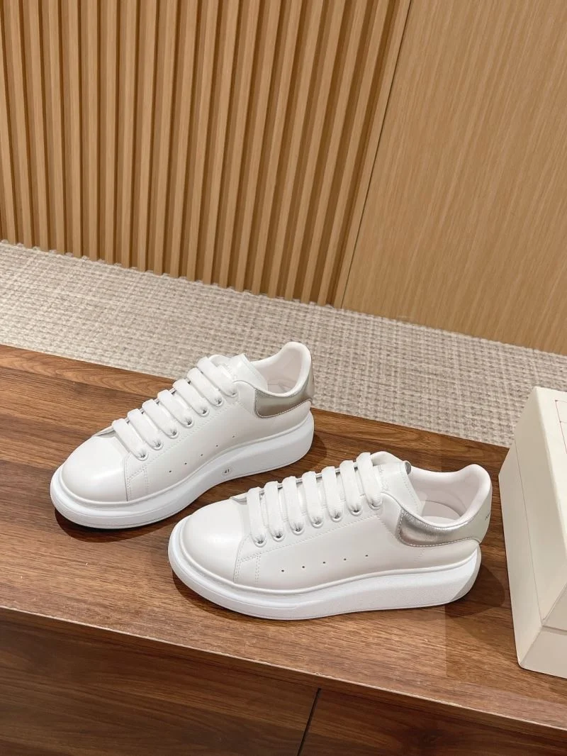 Alexander Mcqueen Low Shoes Sporty 16332