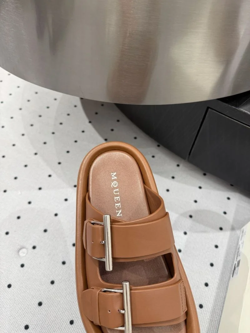 EyeCatching Alexander Mcqueen Slippers 16426