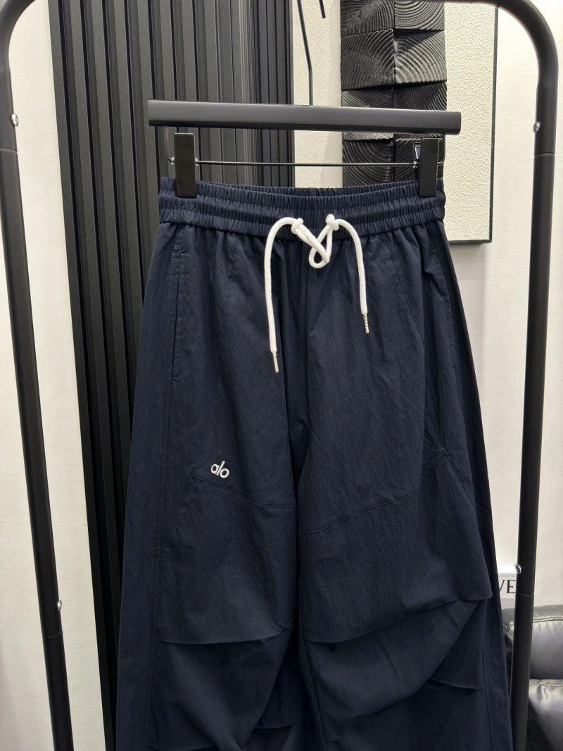 Trendsetting Alo Long Pants 155109