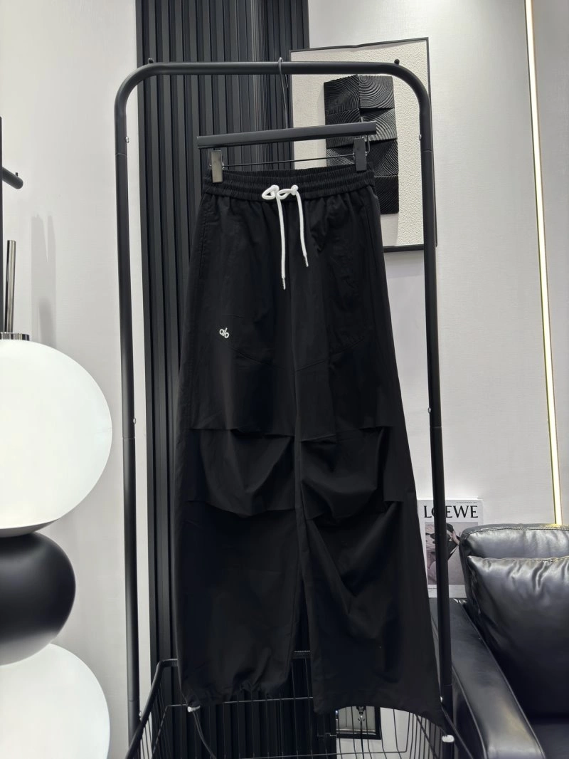 Trendsetting Alo Long Pants 155109