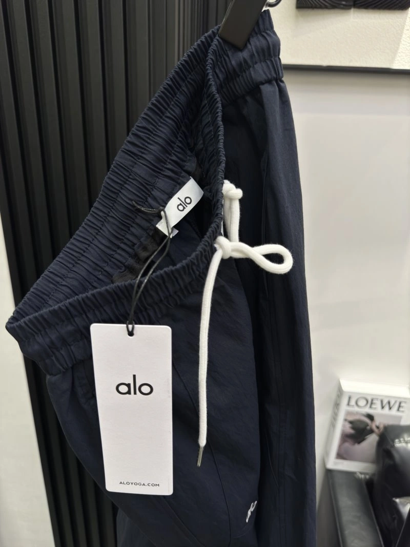 Trendsetting Alo Long Pants 155109