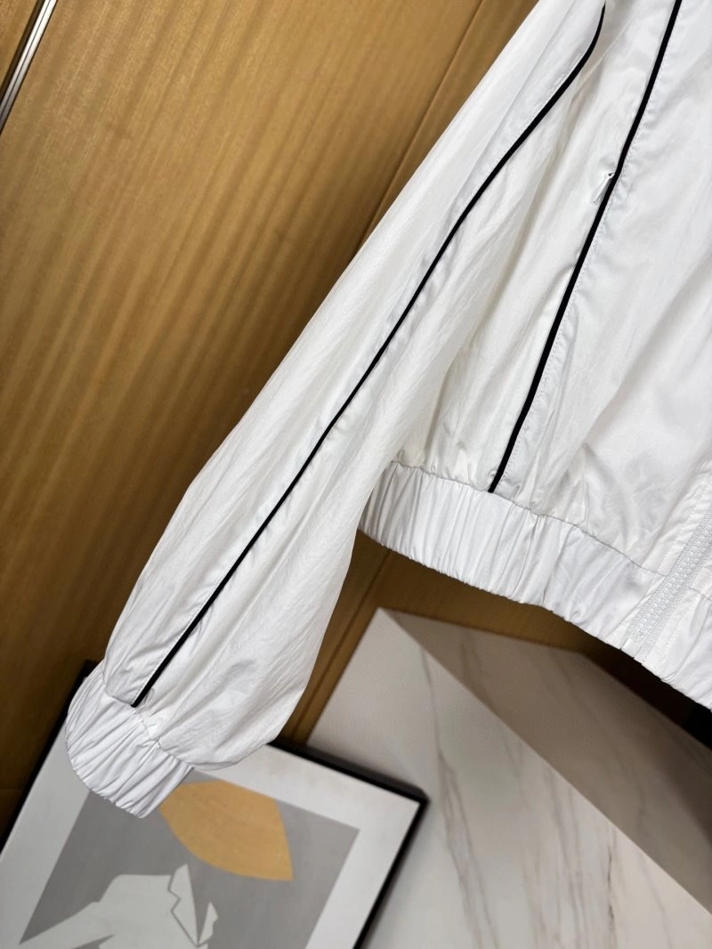 Trendsetting Alo Outwear 150068