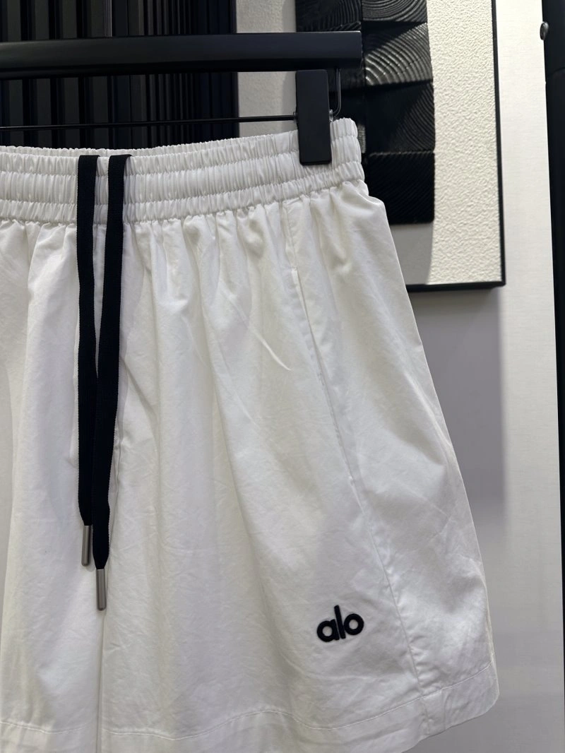 Versatile Alo Short Pants 150083
