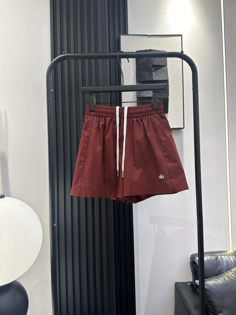 Versatile Alo Short Pants 150083