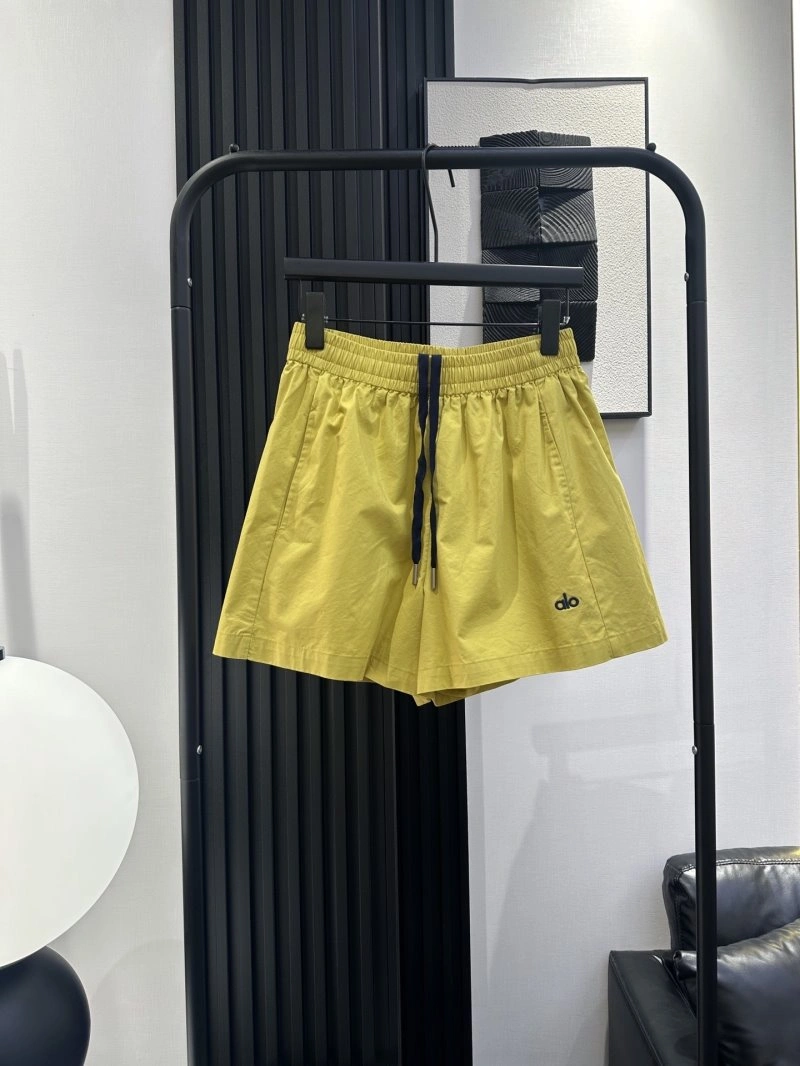 Versatile Alo Short Pants 150083