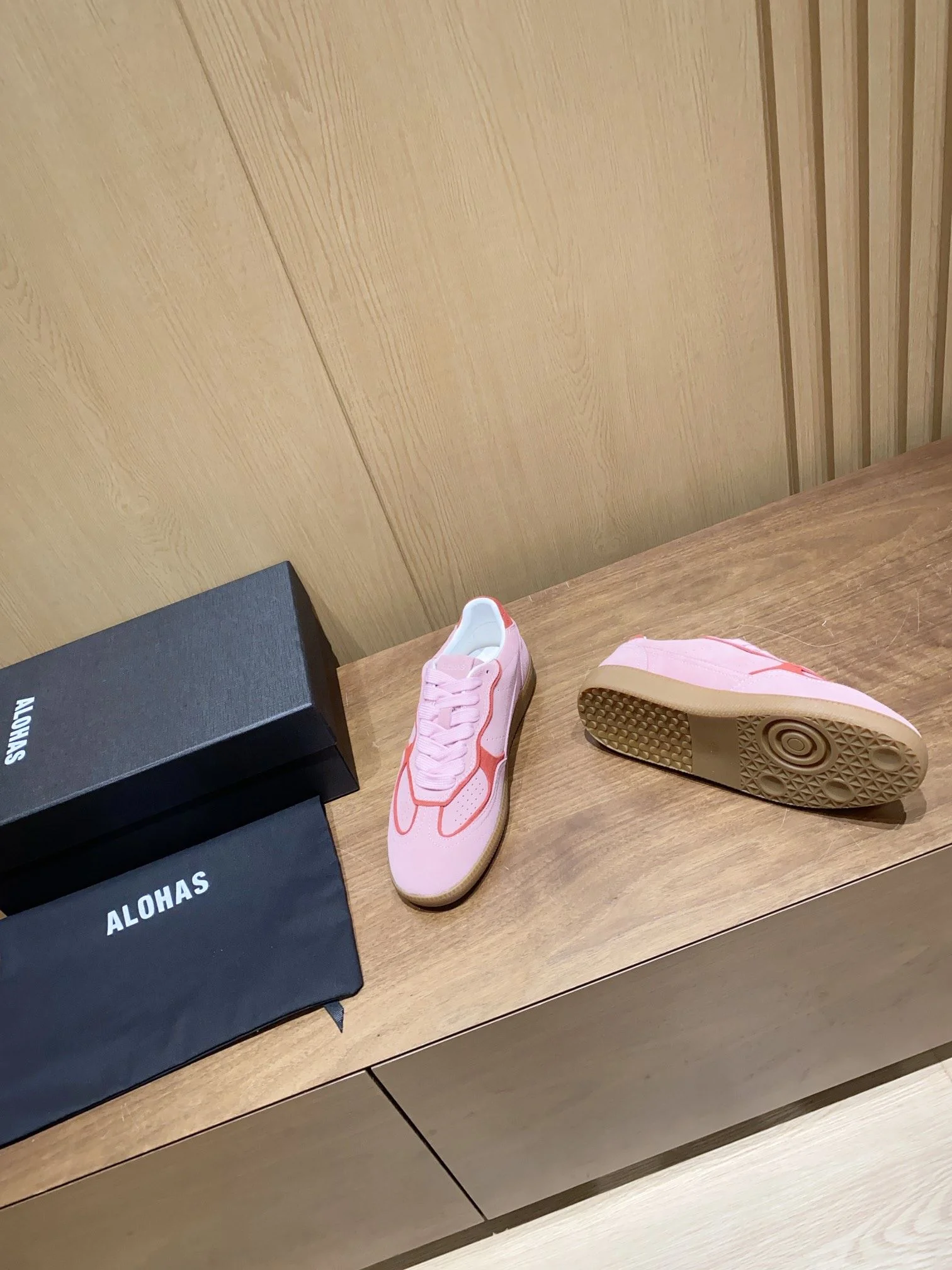 Alohas Shoes SportInspired 8483