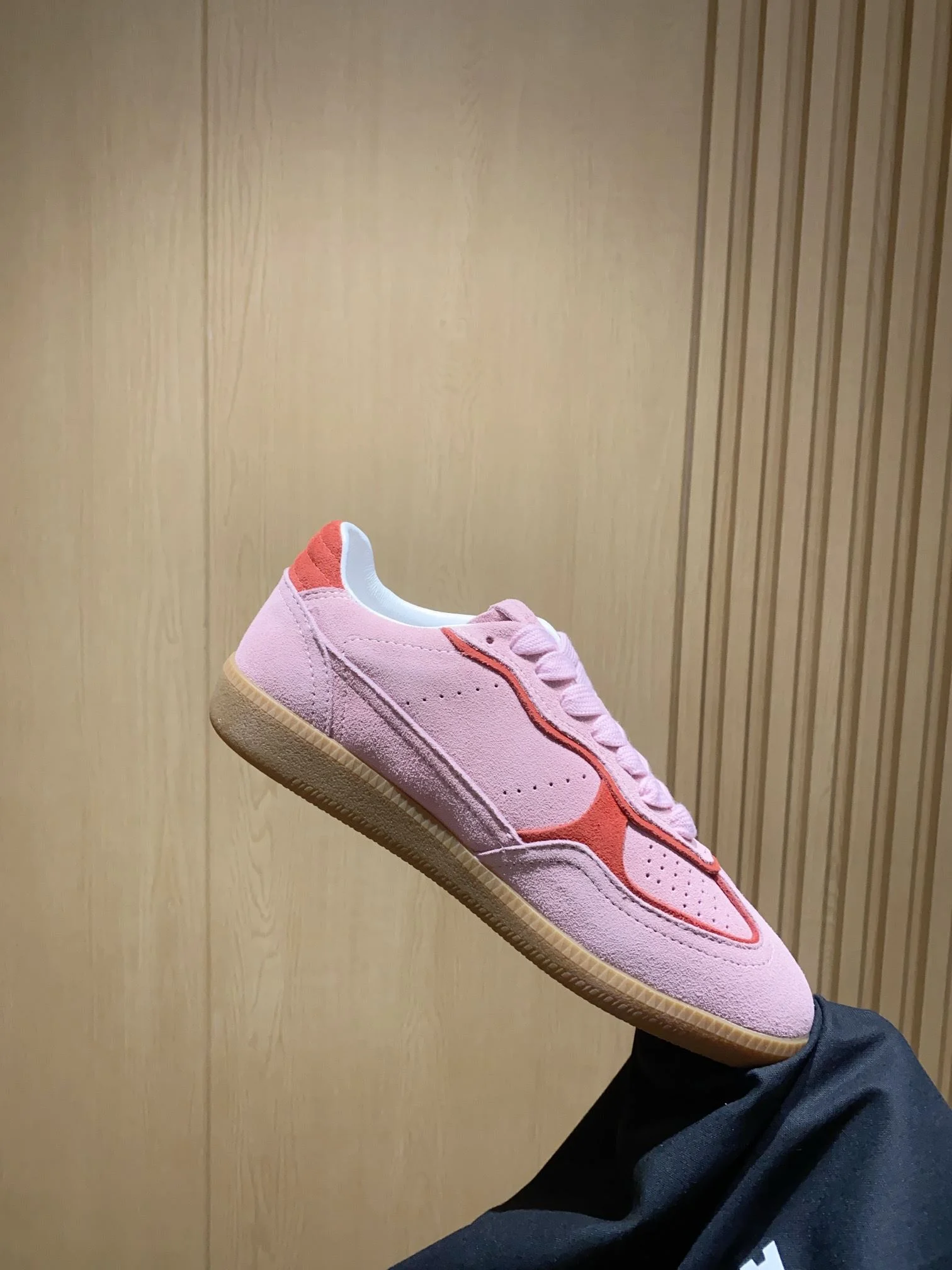 Alohas Shoes SportInspired 8483
