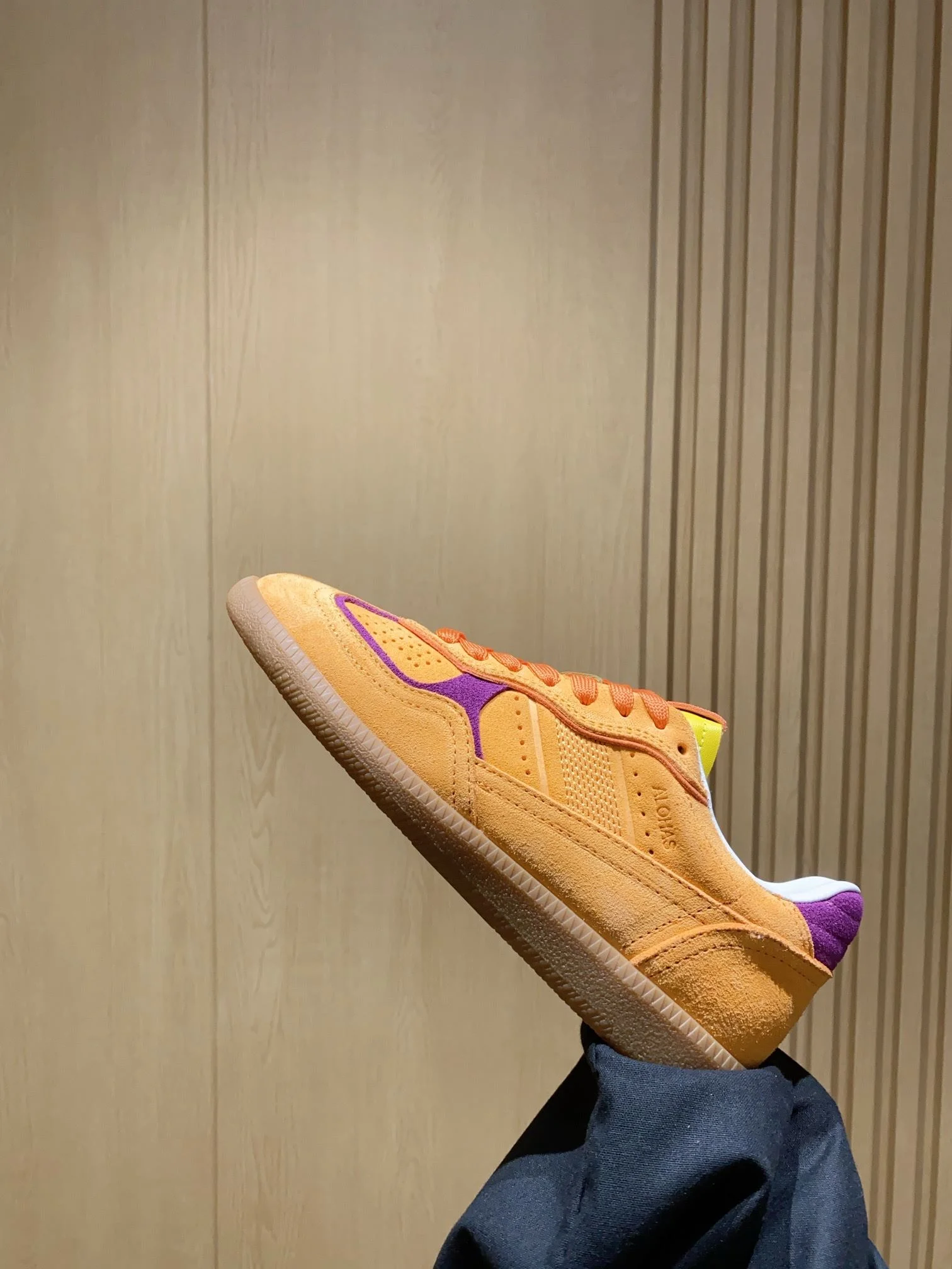 Alohas Shoes EyeCatching 8455