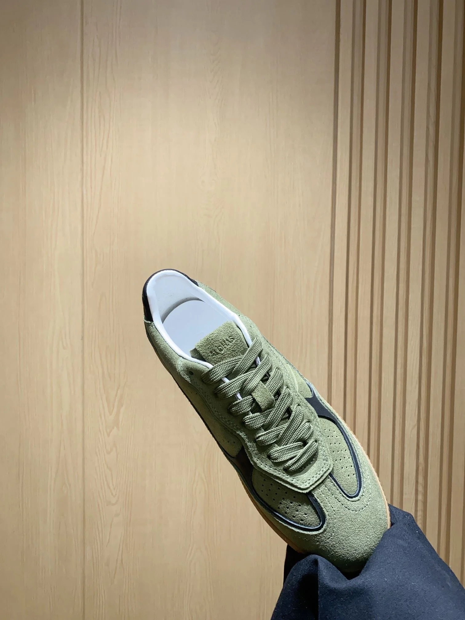 Contemporary Alohas Shoes 8451