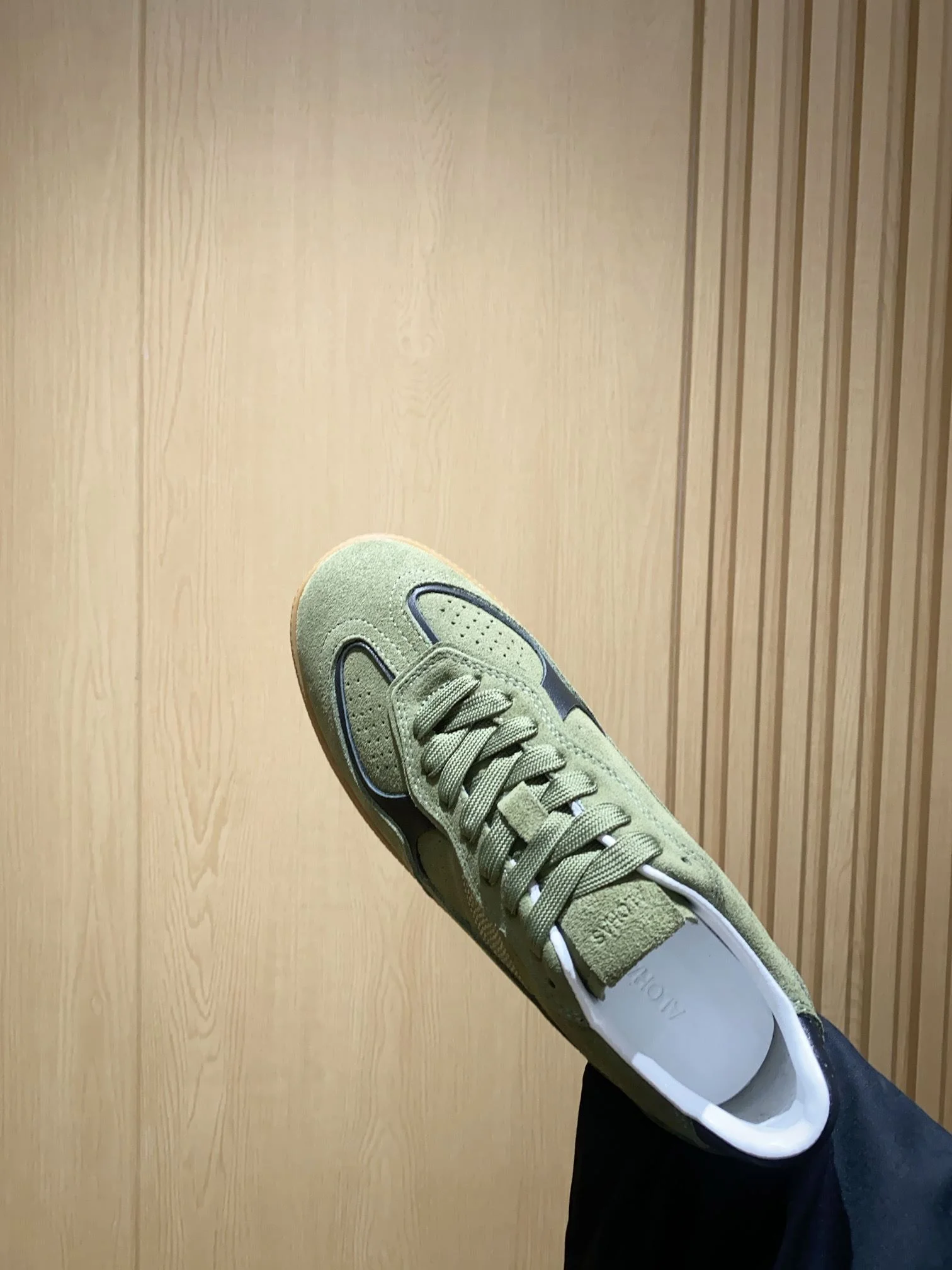 Contemporary Alohas Shoes 8451