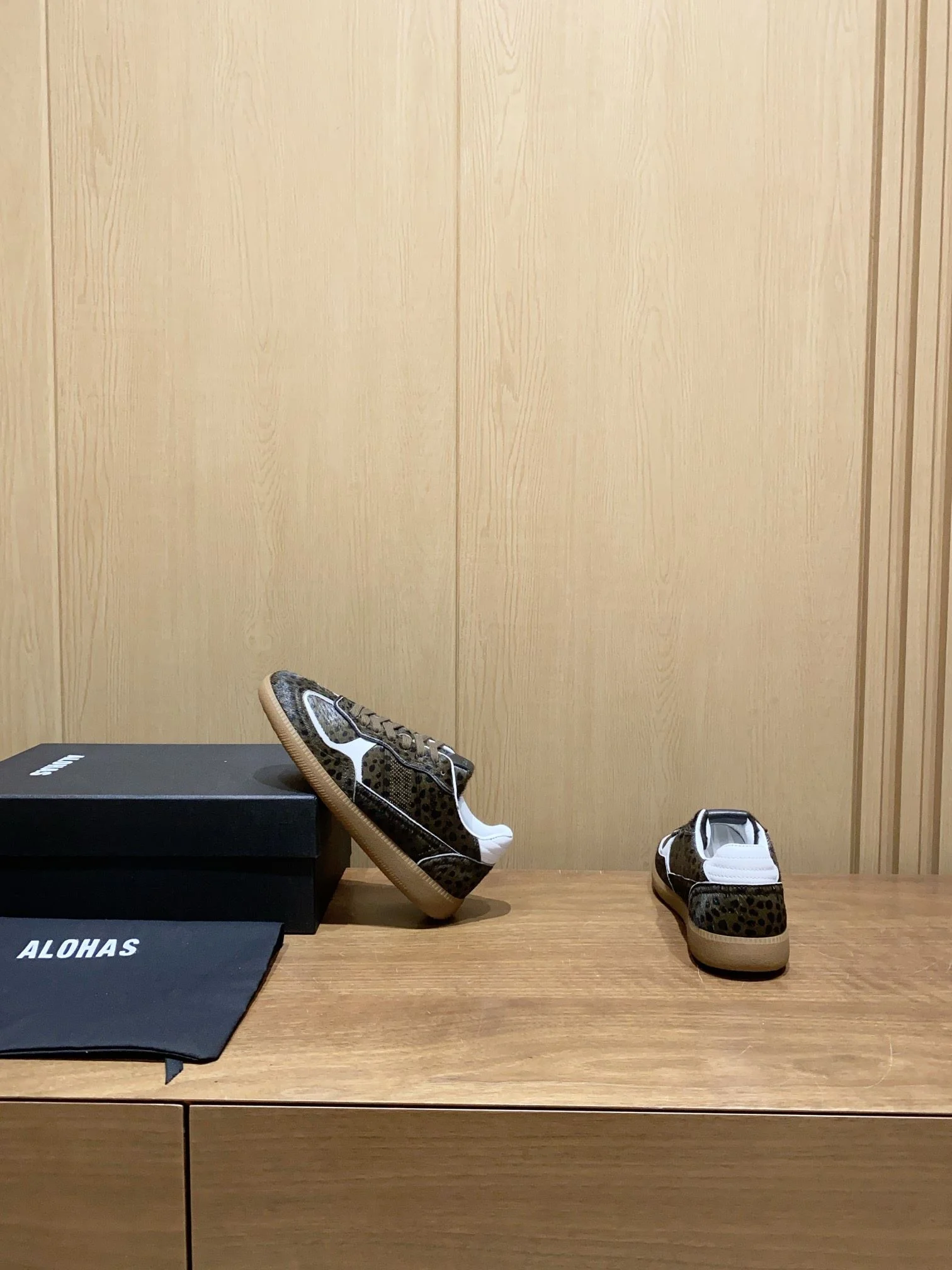 Alohas Shoes Neat 8457