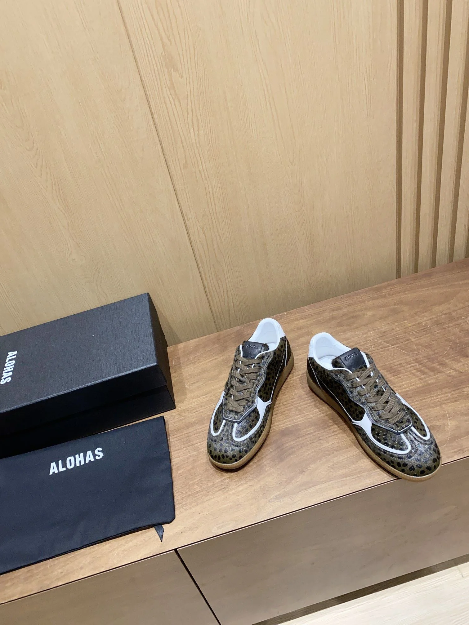 Alohas Shoes Neat 8457
