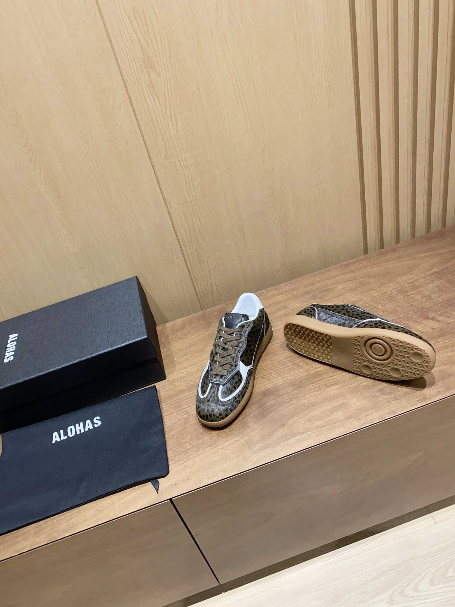 Alohas Shoes Neat 8457