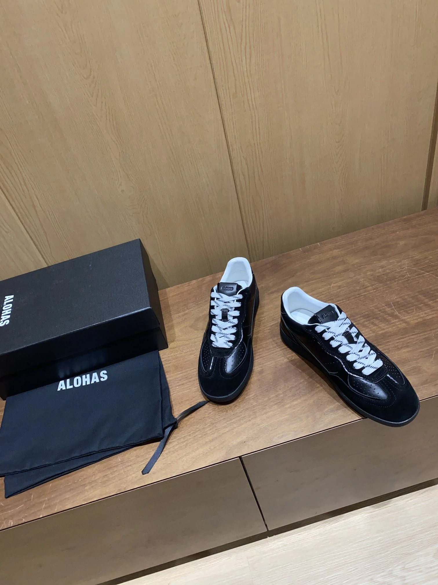 Lightweight Alohas Shoes 8450