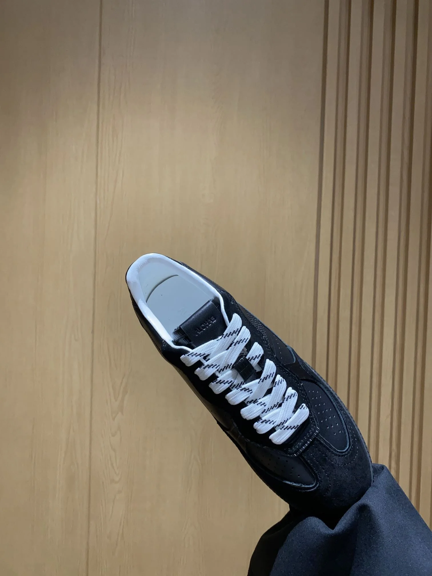 Lightweight Alohas Shoes 8450