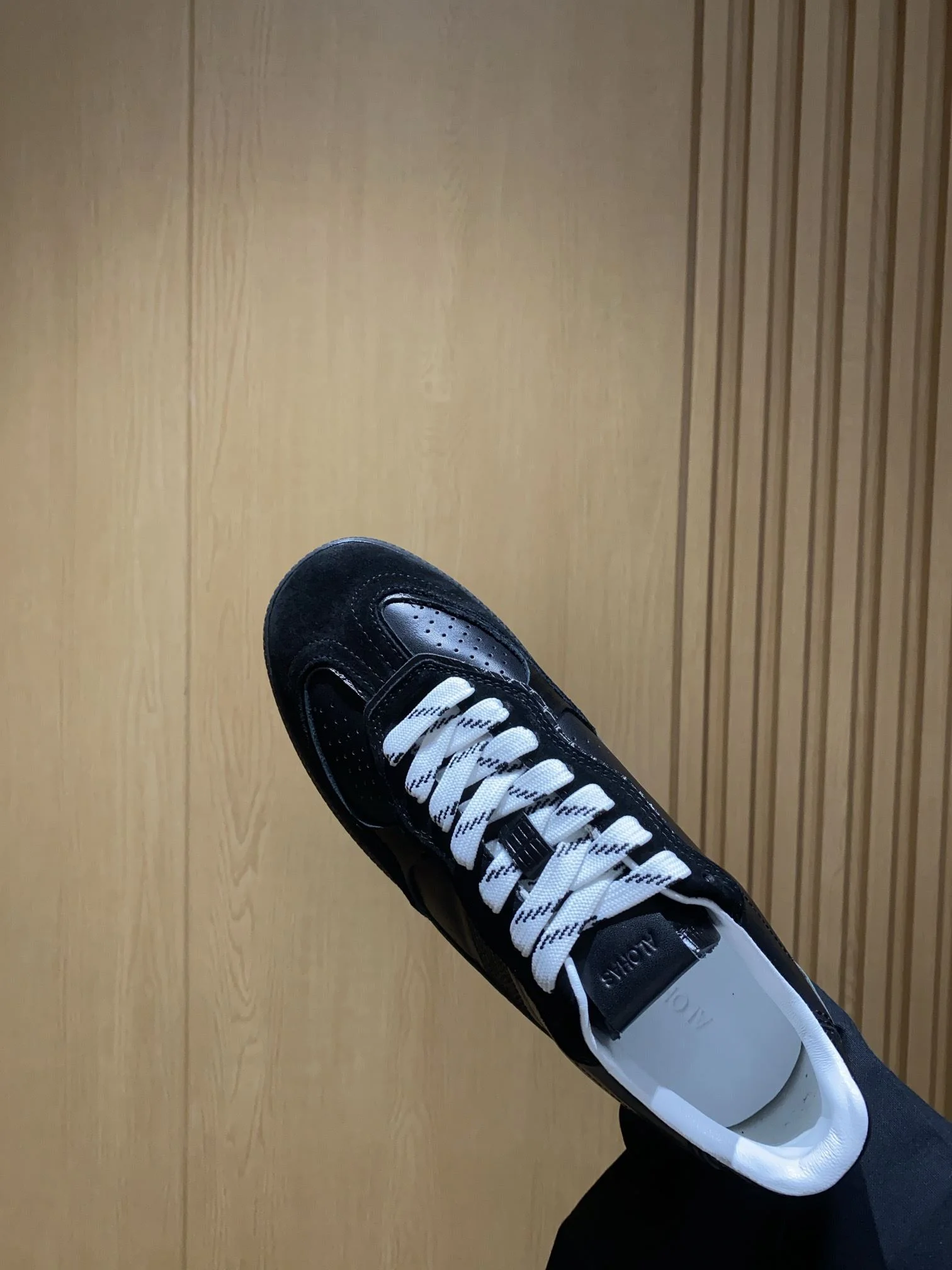 Lightweight Alohas Shoes 8450